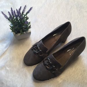 Aerosole grey suede pumps